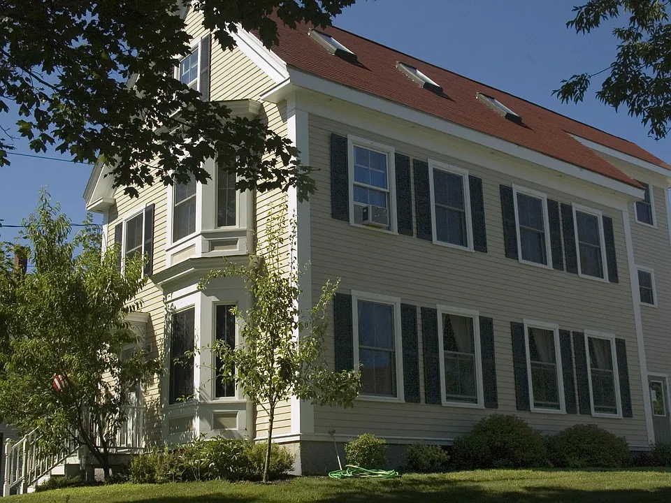 Building Photo 4