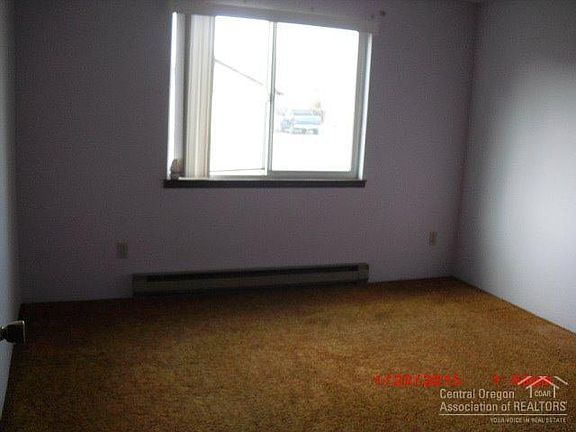 5th image of 860 NE Dunham St Unit 2