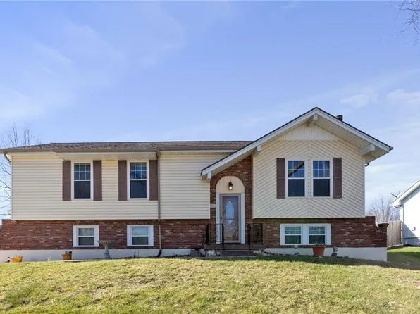 1204 N Davis Rd, Independence, MO 64056