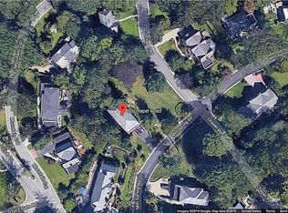 86 Chapel Rd, Manhasset, NY 11030