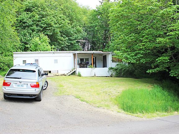 2nd image of 451 SE Dawnview Dr