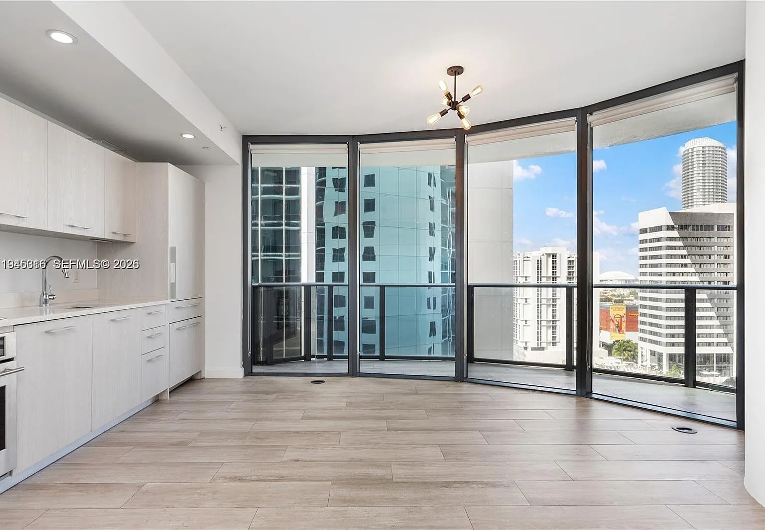 2 bed, 926 sqft, $4,800 — Photo 3
