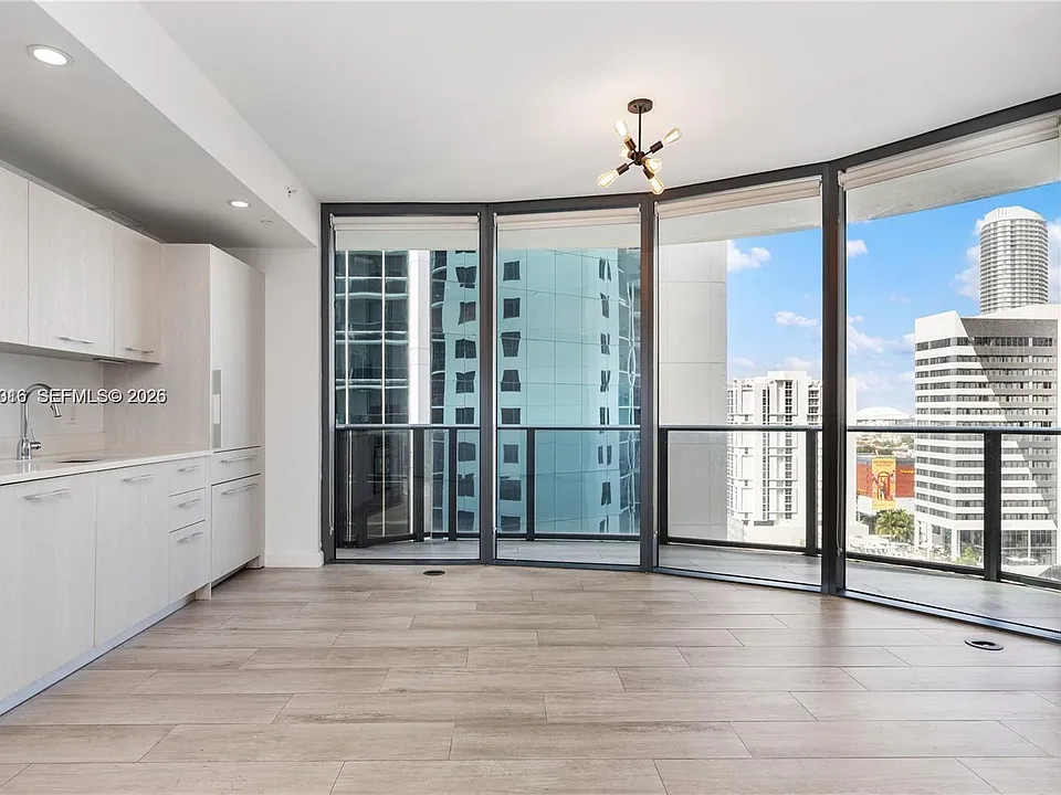 49 SW 9th St