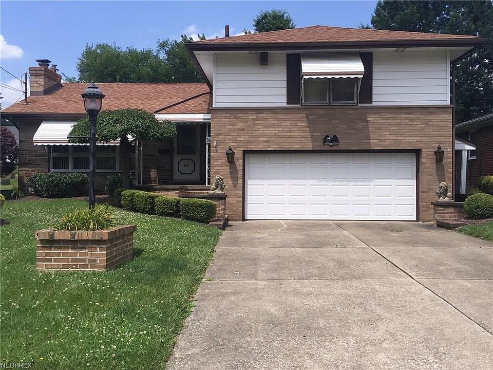 1st image of 300 Sanderson Ave