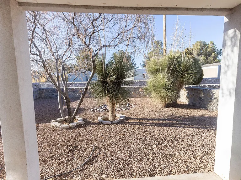 1635 Spruce Ave — Photo 30
