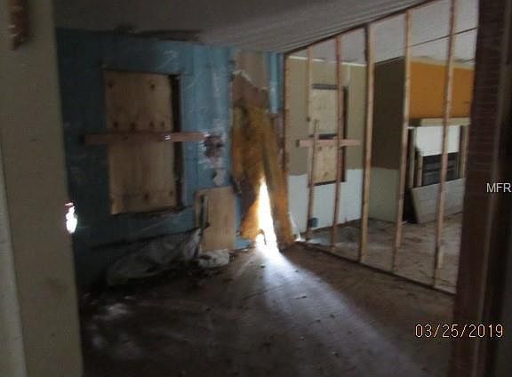 5th image of 16176 Commonwealth Ave N