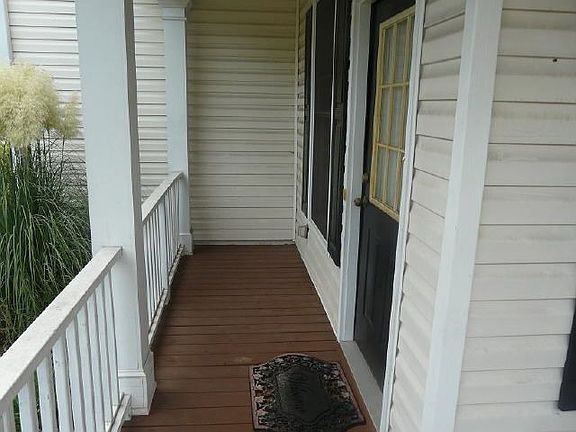 3rd image of 814 Flagstone Ln SE