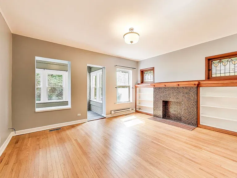 4746 N Malden St #3 — Photo 2