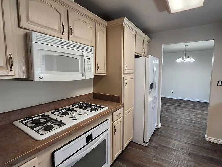 411 W 21st Pl — Photo 12