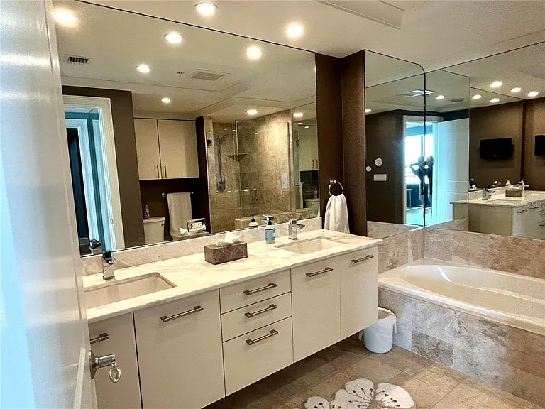 1350 Main St #1210 — Photo 34