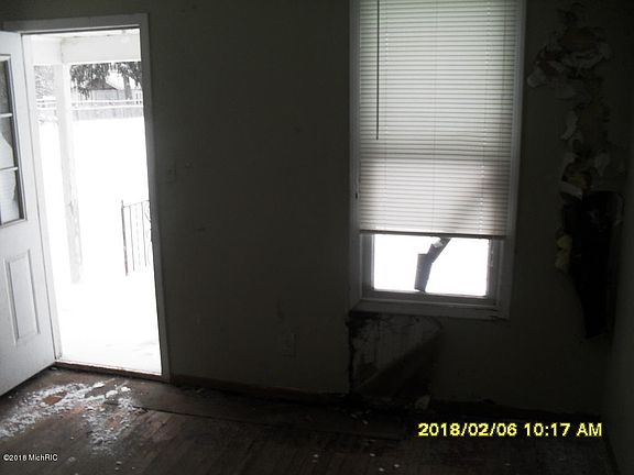 5th image of 1601 Superior St