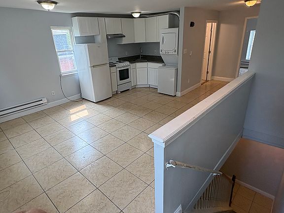 2nd image of 170 Manheim St #3