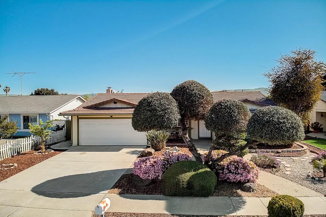 3 bed, 1579 sqft, $4,750 — Photo 1