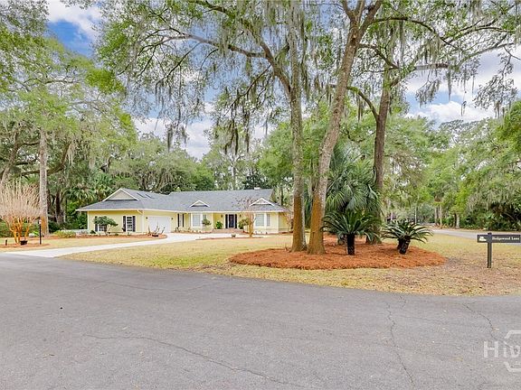 3rd image of 1 Hedgewood Lane