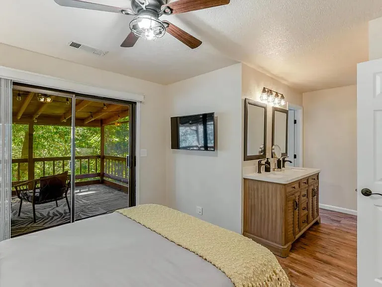 Racoon Dr — Photo 17