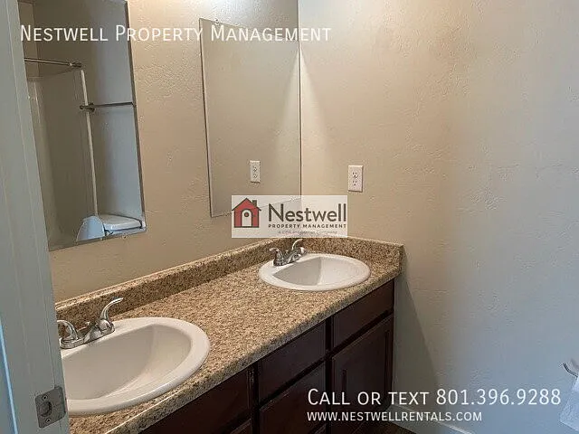 284 N 725 E — Photo 10