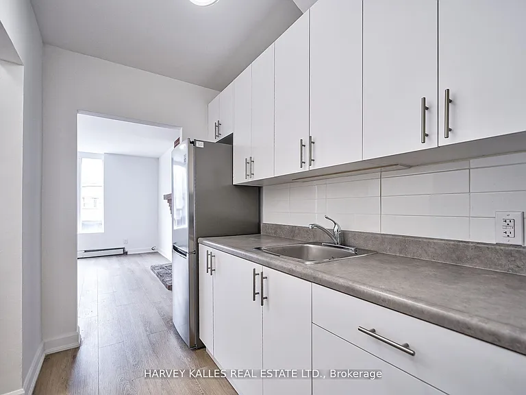 1046 Bathurst St #1 — Photo 15