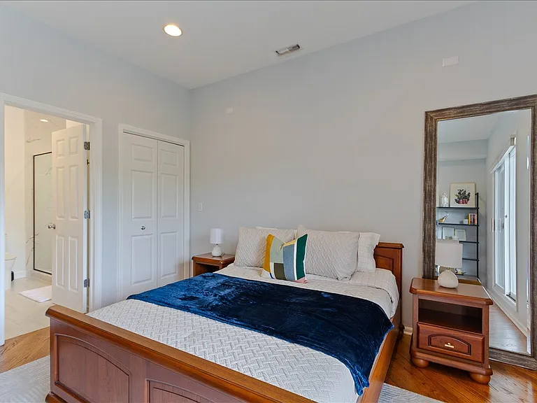 7028 N Ridge Blvd #2S — Photo 10