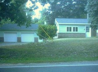 9406 Hamburg Rd, Brighton, MI 48116