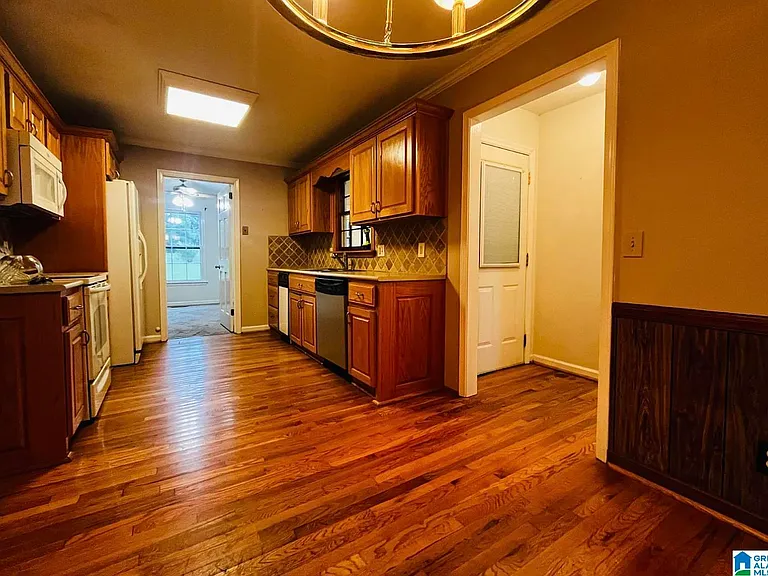 161 Mission Dr — Photo 8