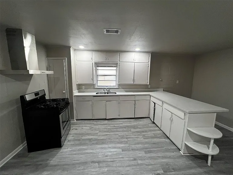 1319 W Procter St — Photo 8