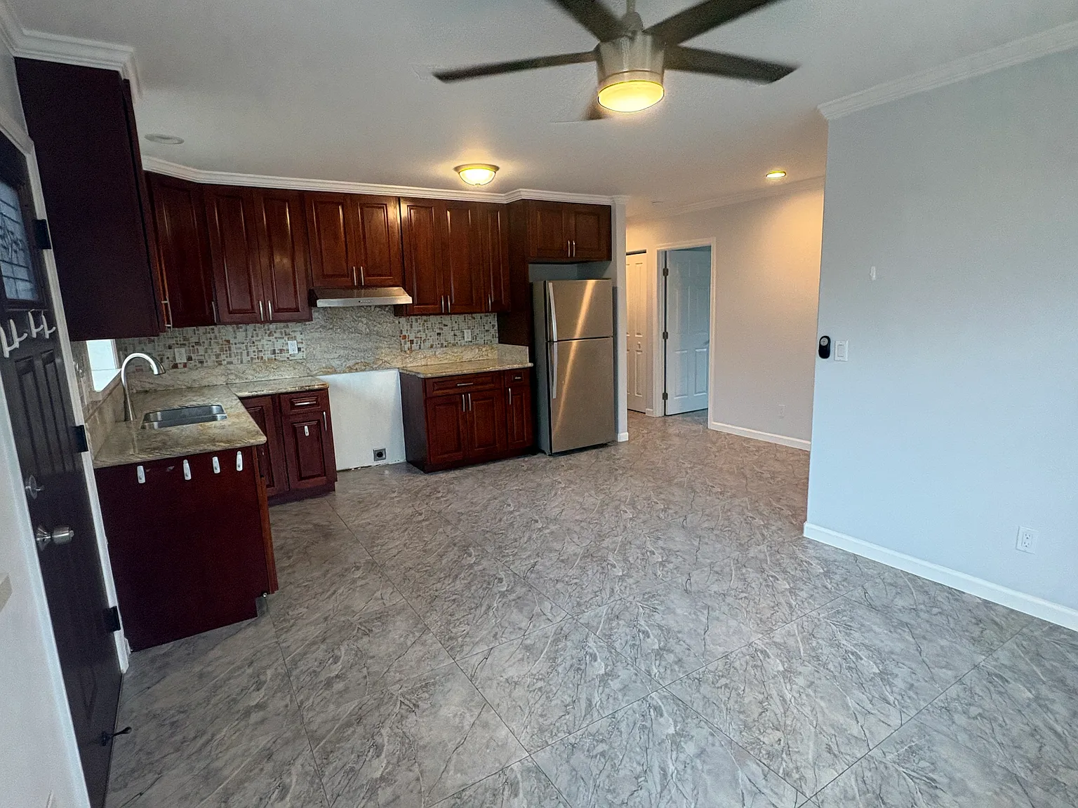 2 bed, 760 sqft, $2,400 — Photo 4