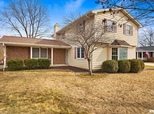 5824 N Imperial Dr, Peoria, IL 61614