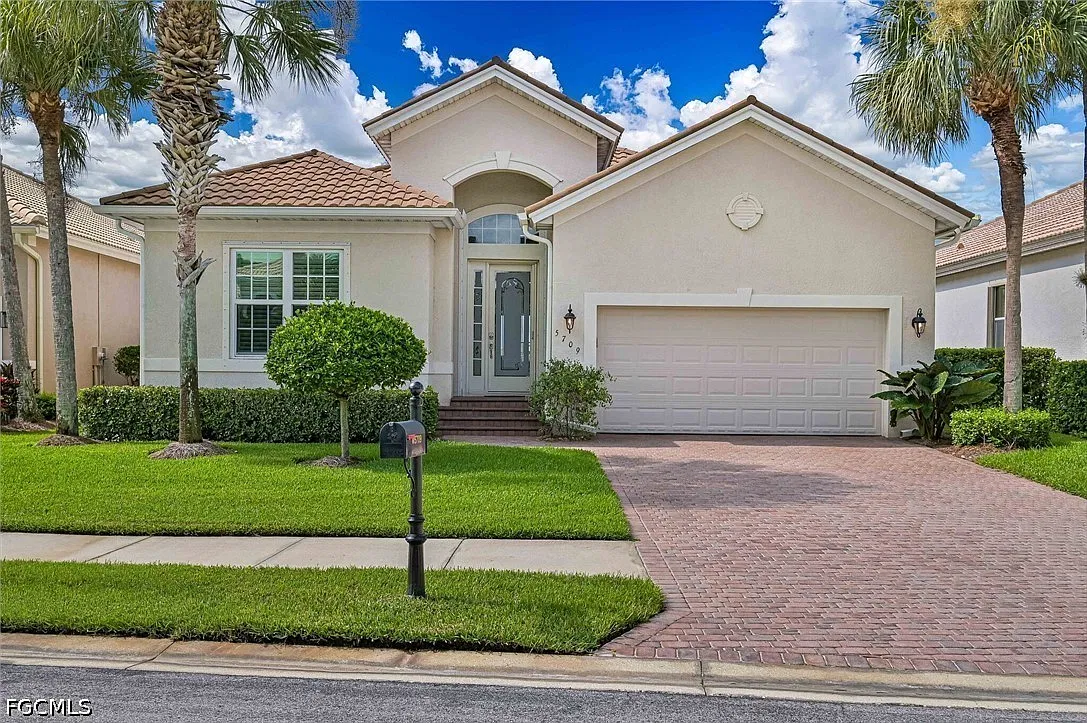 3 bed, 3.0 bath, 2136 sqft, $7,850 — Photo 1