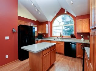 2061 Cardinal Dr, Shakopee, MN 55379