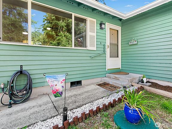 4th image of 3128 Summit Boulevard