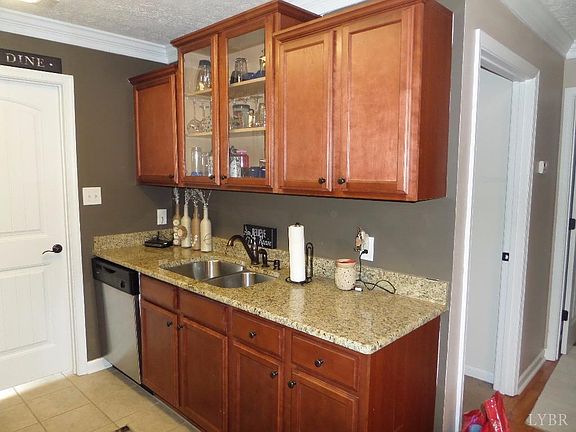 3rd image of 31 Old Tavern Cir