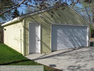 2nd image of 834 Washington Memorial Dr