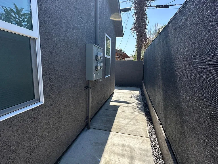 1845 N Screenland Dr — Photo 33
