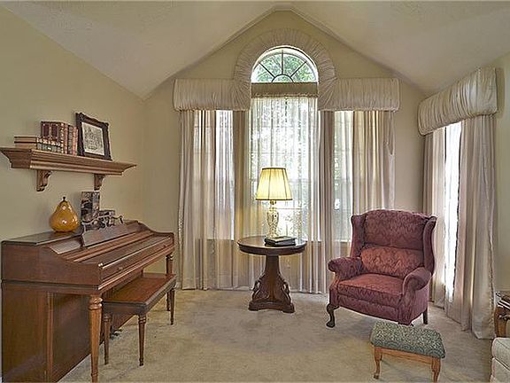 3rd image of 16502 Brentford Ct
