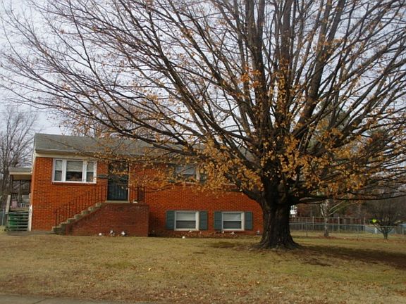 3rd image of 9900 Loudoun Ave