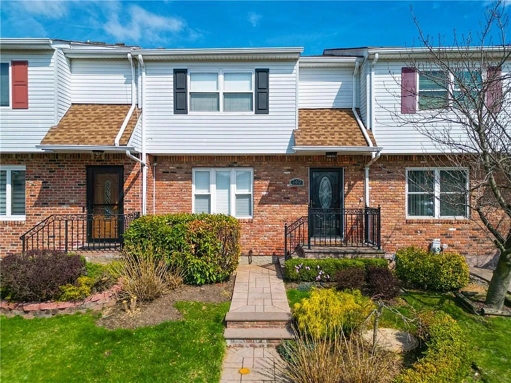 149 Freedom Ave photo 1