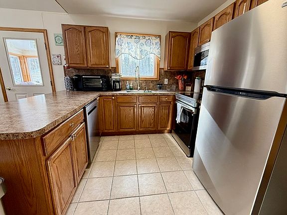 4th image of 161 Beech Ln