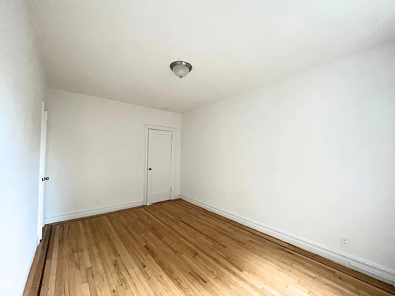 815 E 14th St #2H — Photo 5