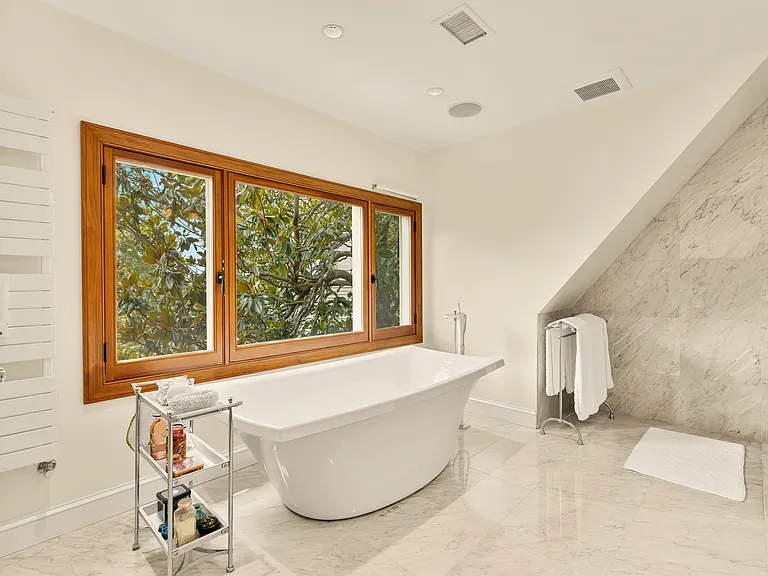 3111 Chain Bridge Rd NW — Photo 36