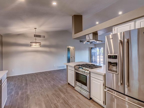 2nd image of 3216 W Wildwood Dr