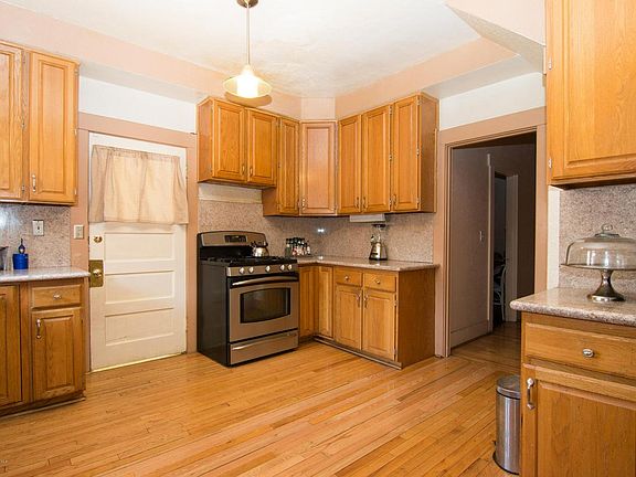 4th image of 1795 Newport Ave