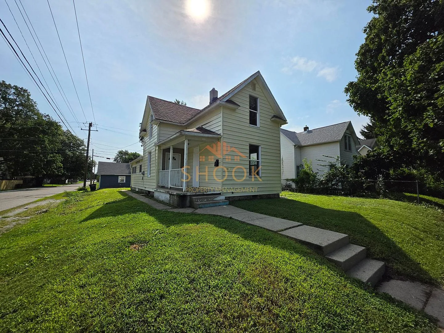 **Move-In Special** Centrally Located And Remodeled 4br Home — Photo 1