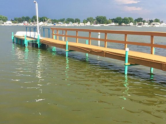 Floating dock