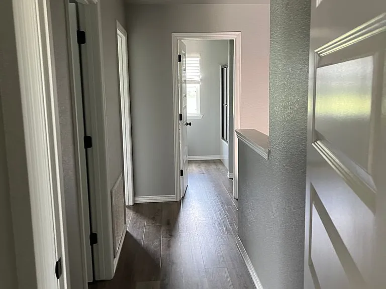 1518 Northridge Dr E — Photo 47