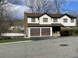 140 Lions Head Dr W, Wayne, NJ 07470