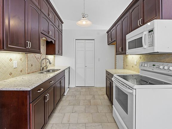 2nd image of 248 Bayberry Ln