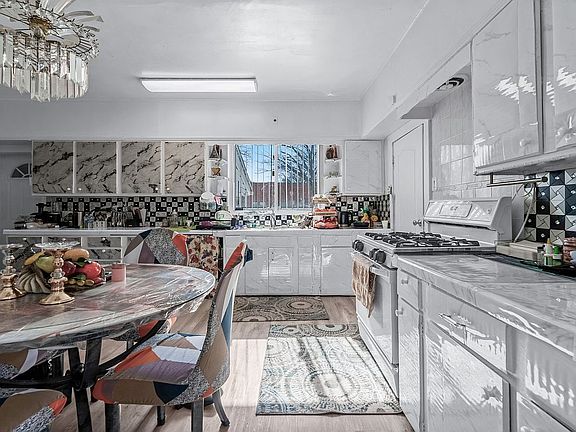 4th image of 27-21 Cold Spring Rd Unit Far