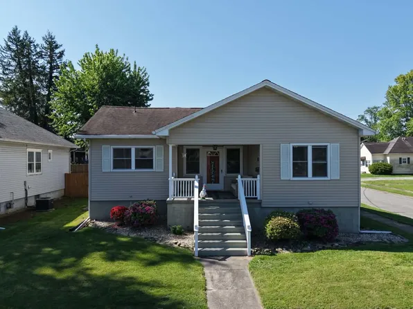 212 Mitchell St, Benton, IL 62812