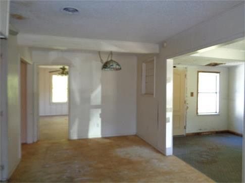 4th image of 307 Leslie Ln