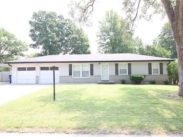 5815 N Tracy Ave, Kansas City, MO 64118